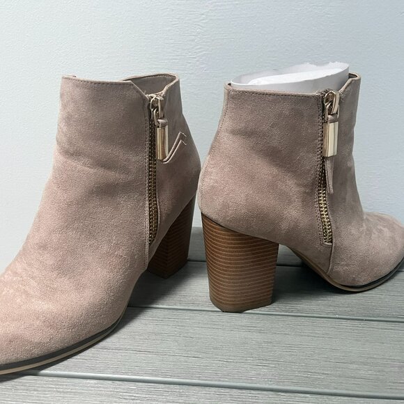 Beautiful Taupe Suede Ankle Boots - 9.5 Medium - Picture 2 of 8